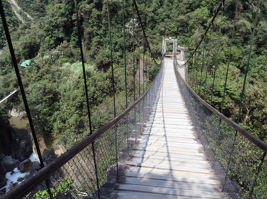 Baños de Agua Santa - Pailon del Diablo Hängebrücke