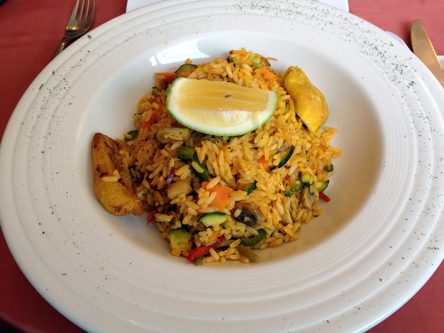 Quito - Fried Bananas - Reis mit Gemüse